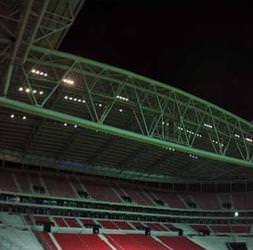 İşte ışıklandırılan TT Arena/Galeri