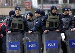 Polisten çocuklara bayramlık ayakkabı