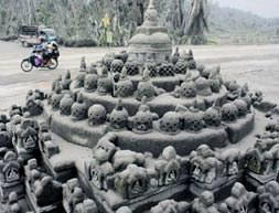 Küller tapınağı yuttu