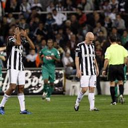 Kartal Doğan’a çarptı