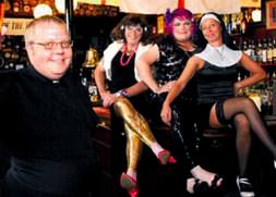 Gay rahip kadın kılığında