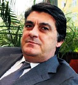 Schuster’le yola devam