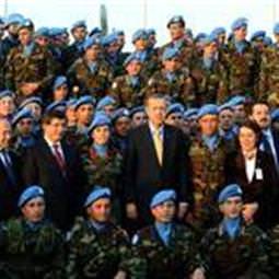 Başbakan Türk bölüğünü ziyaret etti