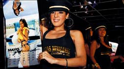 Kriz hostesleri soydu