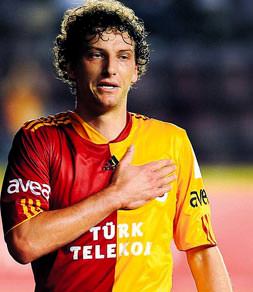 Kim bu sarışın spiker!