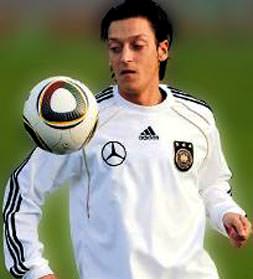 Mesut daha aktif olmalı
