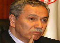 Bülent Arınç muhalefete yüklendi