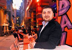 Mert Çiller ortağıyla 5 bin kişiyi eğlendirecek