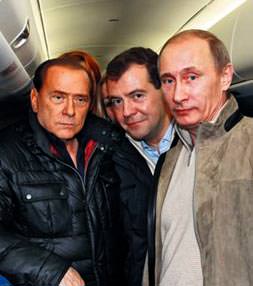 Düşman çatlattılar