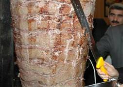 Döner yerken kriz geçirdi