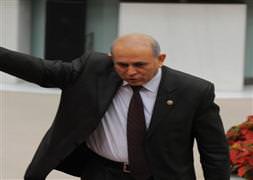 Öğrencilerden yumurtalı protesto