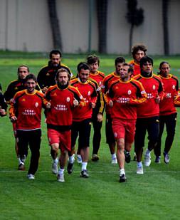 Aslan’dan çift idman!