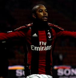 Robinho geliyor