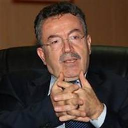 Siyasiler üniversitelere gitmesin