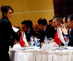 Enerji patronları salonu doldurdu