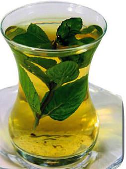 Ayak kokusuna yeşil çay