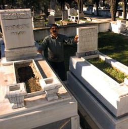 Mezar başında veda turu!