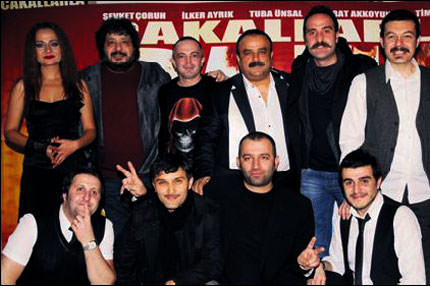 Çakallar görücüde