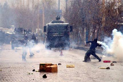 Diyarbakır’da izinsiz gösteri