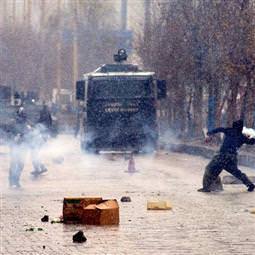 Diyarbakır’da izinsiz gösteri