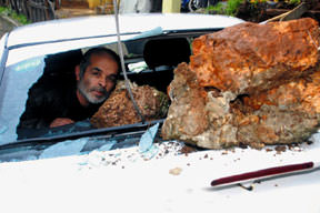 Gökten ölüm yağıyor