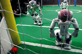Robotlar da futbol oynar