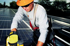 Maaşımızı isteyince dayak atıyorlar