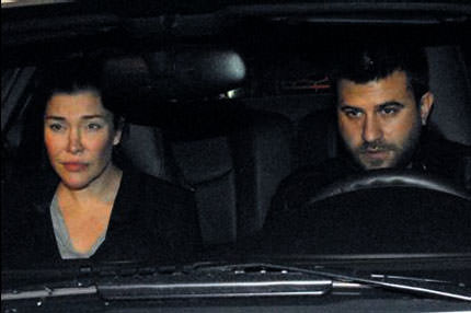 Magazinkolik aşıkların yüzü asık