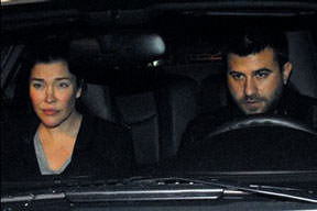 Magazinkolik aşıkların yüzü asık