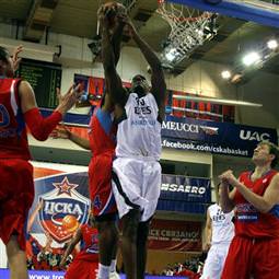 Efes deplasmanda yine kayıp