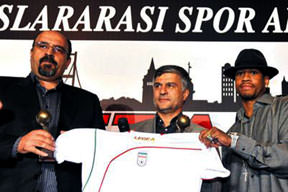 Barış elçisi Iverson