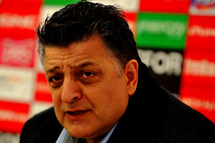 Yılmaz Vural ağlayıp gitti