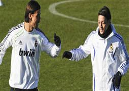 Mesut ve Khedira'ya eleştiri