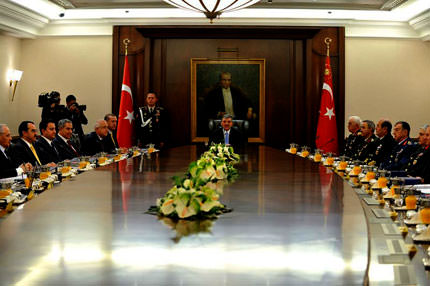 MGK 'Tek millet tek bayrak' dedi