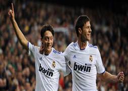 Mesut'un evi satılıyor