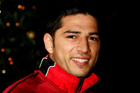 Sezer için her şey olabilir