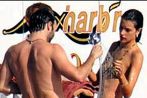 'Melek' duş şov yaptı!