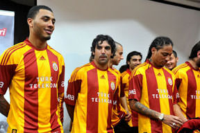 Arena'ya çok özel forma