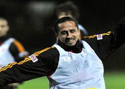 G.Saraylı futbolcu bekleyişte