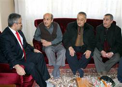 Şehit ailelerin evine ateş düştü