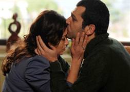 Savaş ve Yasemin birbirlerine kenetleniyorlar