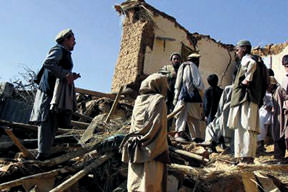 Pakistan'da 7.3'lük deprem paniği