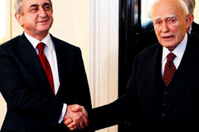 Türkiye'ye yine hakaret etti