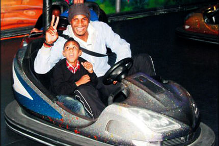 Makakula çocukla çocuk oldu