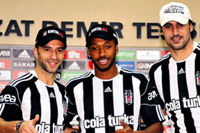 İnönü'de yıldızlar geçidi