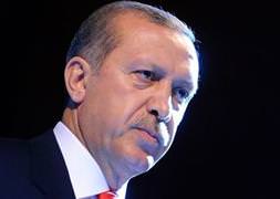 Siyasi bir rock yıldızına dönüştü