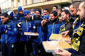 Taraftar baskın yaptı!