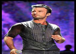 Tarkan zirveyi bırakmıyor