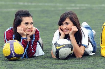 Haydi kızlar futbola