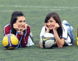 Haydi kızlar futbola
